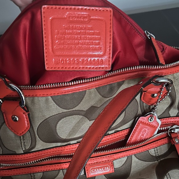 Coach - Picture 6 of 6